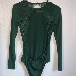 Green long sleeve body suit.
